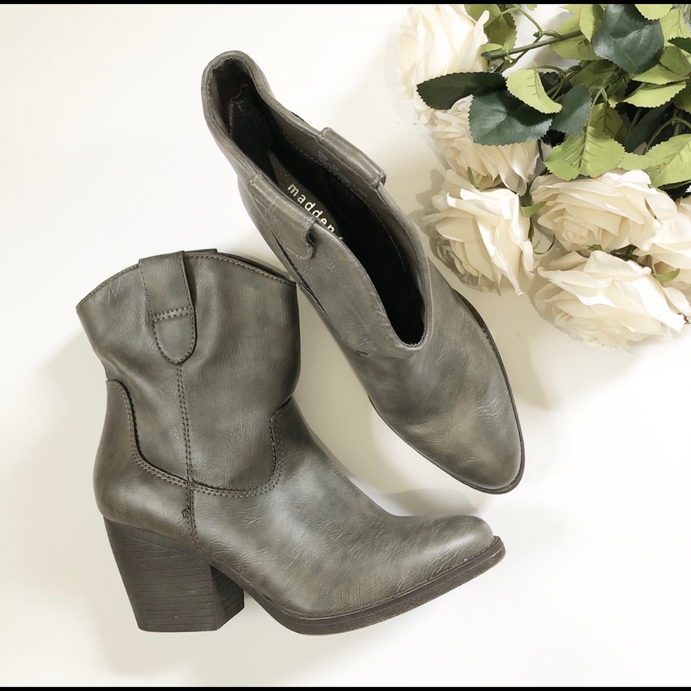 Madden girl gray boots. Size 8.